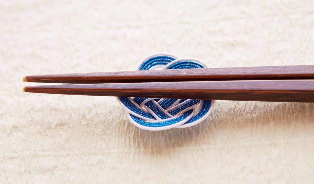 水引梅結び（梅飾り）で作った箸置き