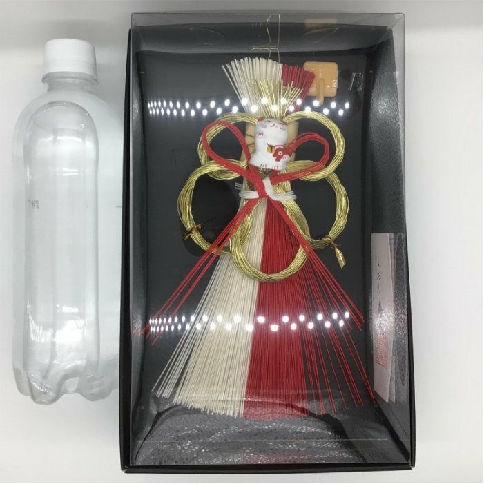 水引正月飾り　招き猫　春花　ペットボトルでサイズ確認