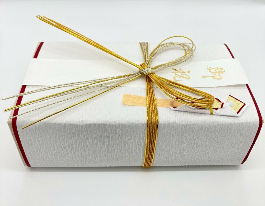 本桐箱の御祝儀箱　花結び　横から見た画像